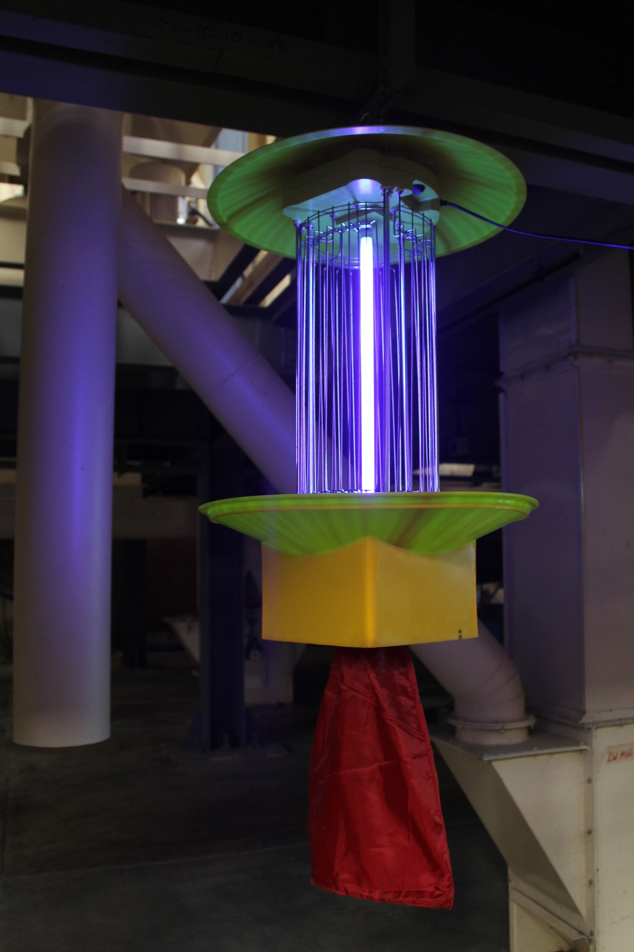 Lámpara contra mosquitos COMETA: Modelo eléctrica grande